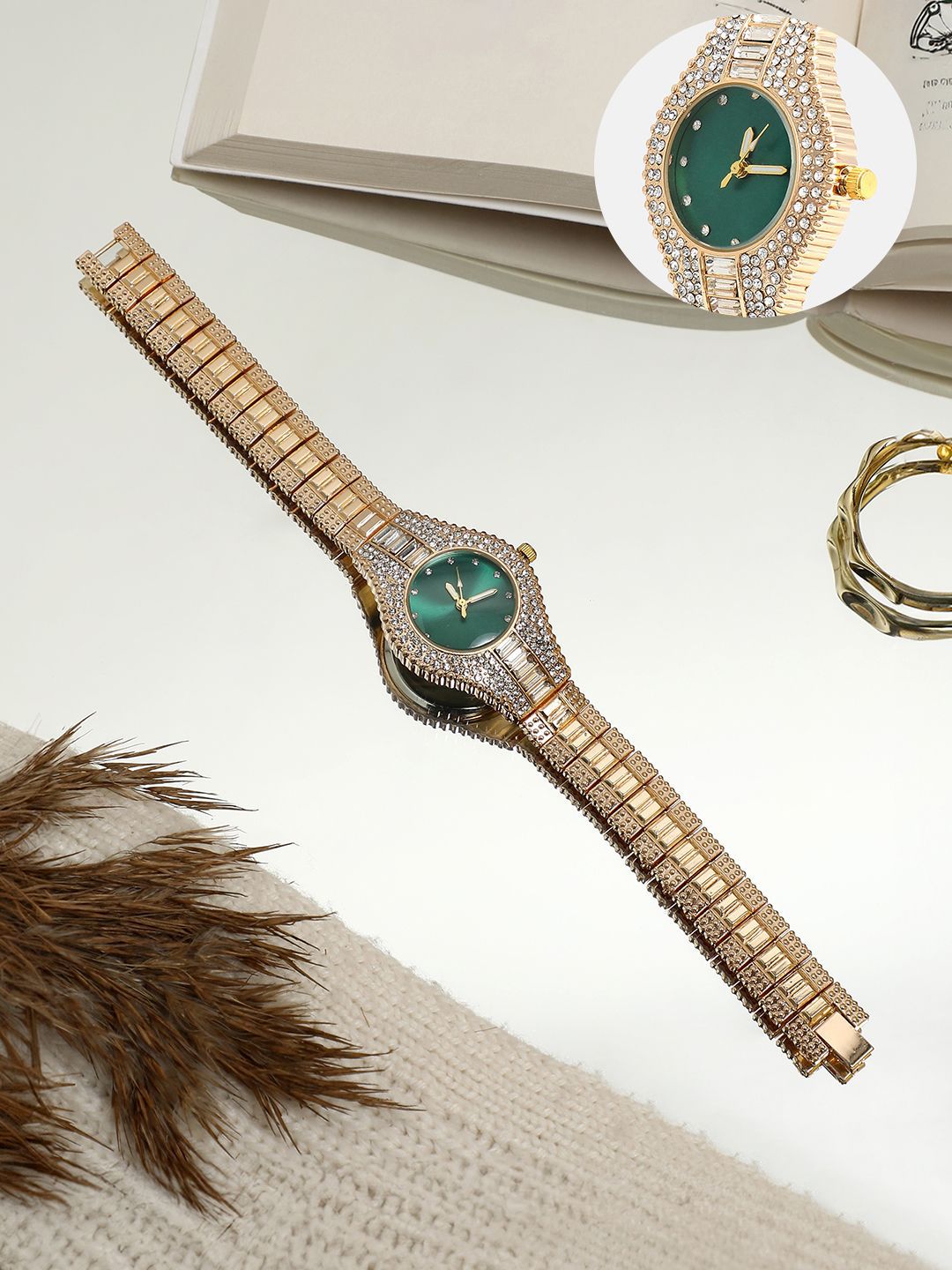 HAUTE SAUCE Women Embellished Dial & Stainless Steel Bracelet Style Straps Analogue Watch