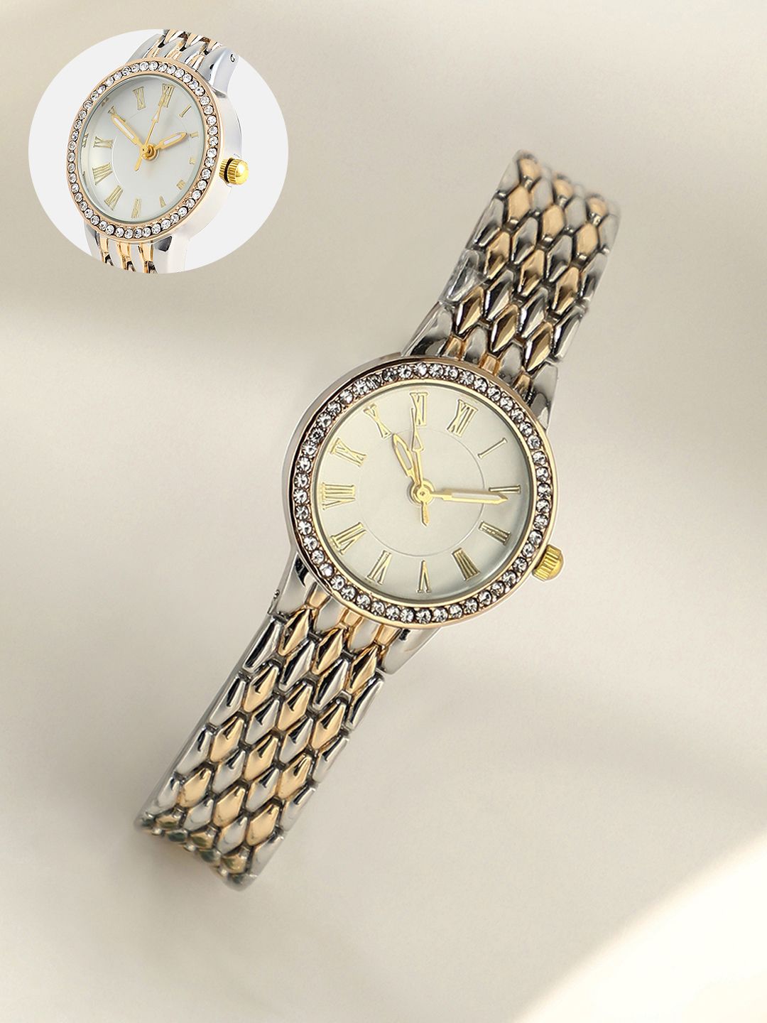 HAUTE SAUCE Women Embellished Dial & Stainless Steel Bracelet Style Straps Analogue Watch