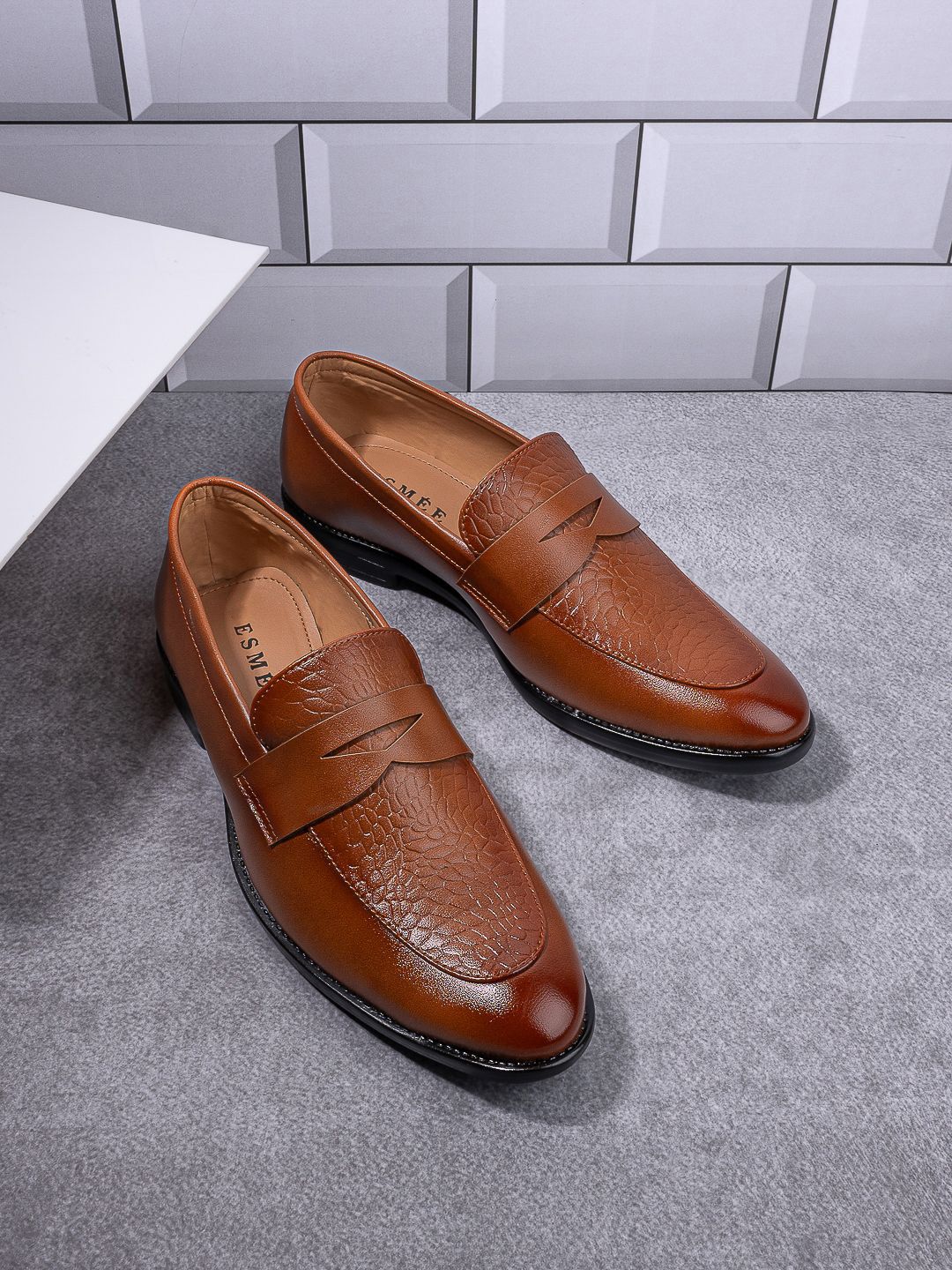 ESMEE Men Textured Round-Toe Formal Loafers