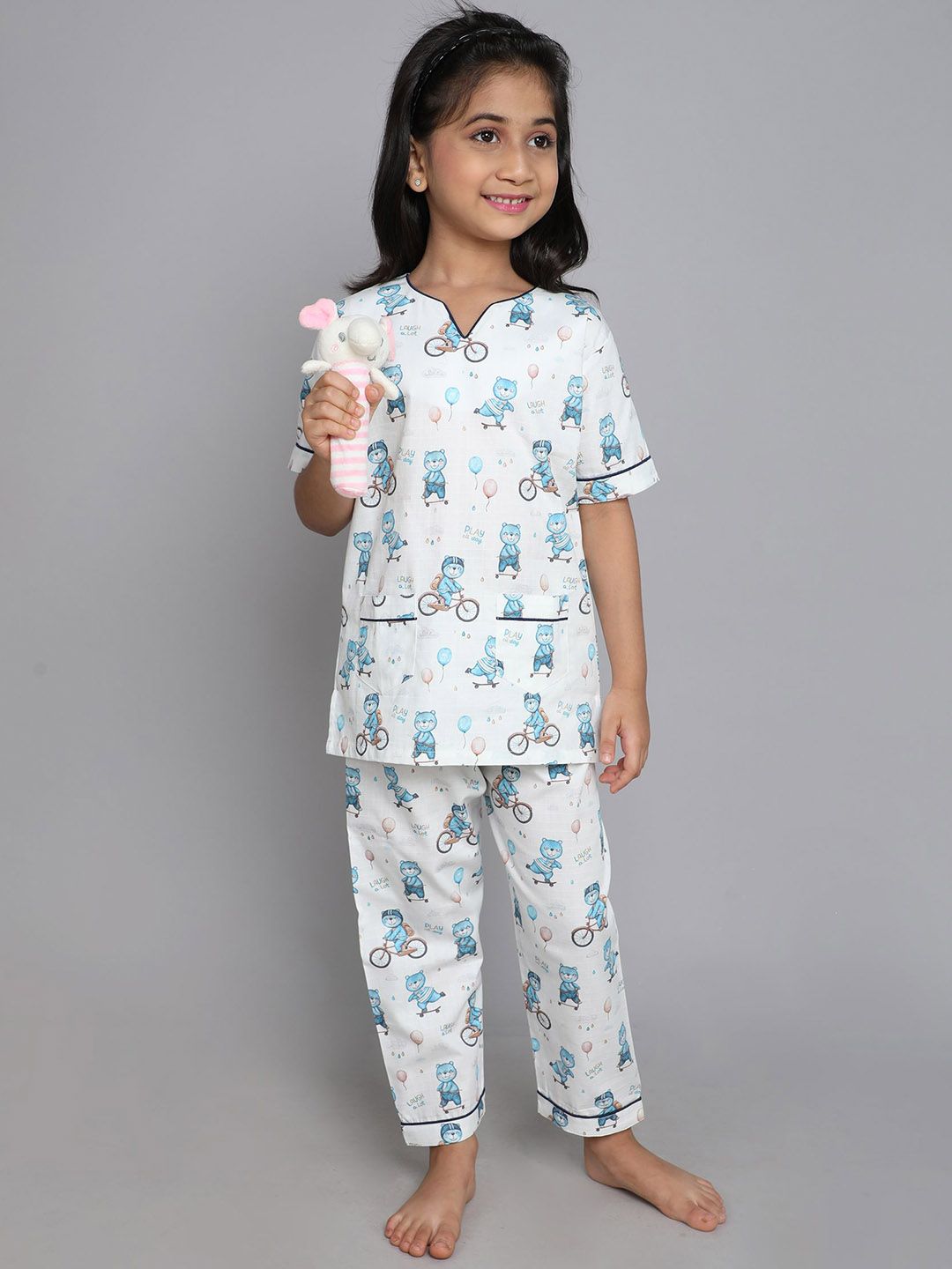 Little Clothings Girls Printed Night suit