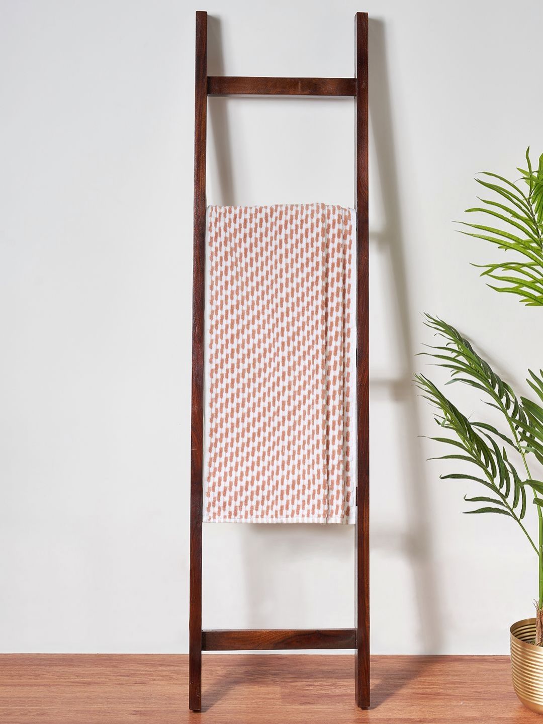 Living scapes by Pantaloons Peach-Coloured & White Printed Cotton 520 GSM Bath Towel