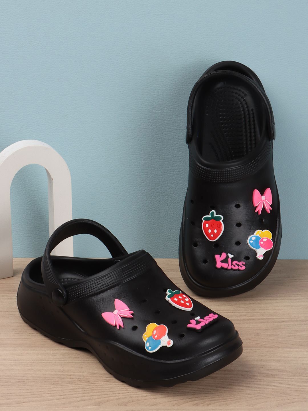 DressBerry Women Synthetic Clogs