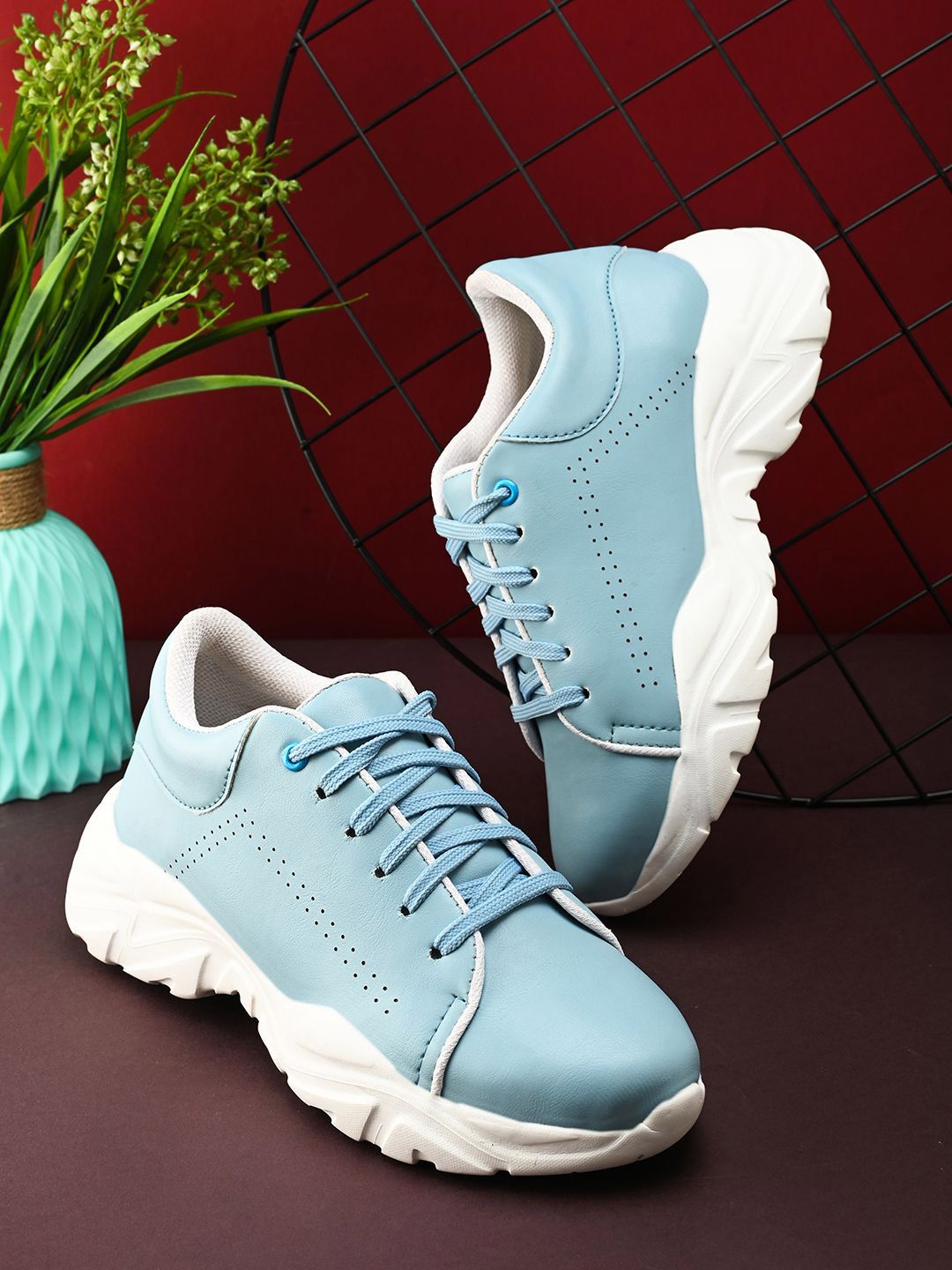 The Roadster Lifestyle Co Women Lightweight Lace Up Sneakers