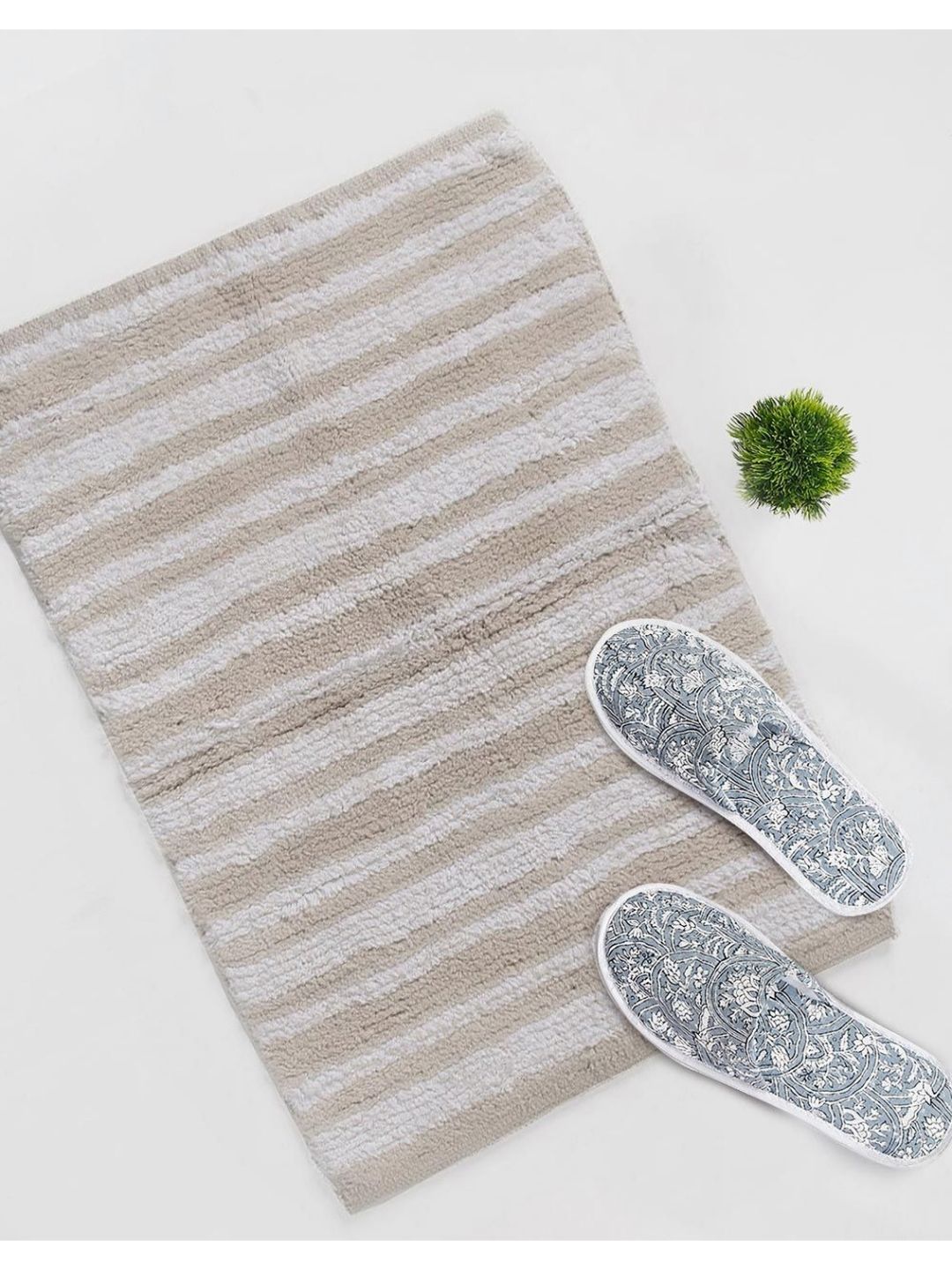 Fabindia Pranay Grey & White Striped 1800 GSM Bath Rugs