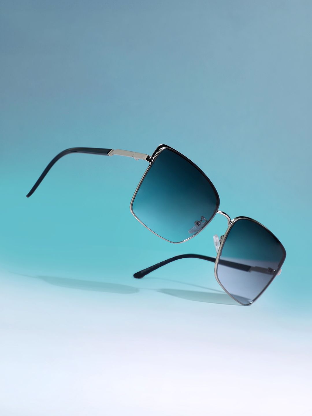 HAUTE SAUCE by Campus Sutra Women Oversized Sunglasses with Polarised Lens AW24_HSSG2610