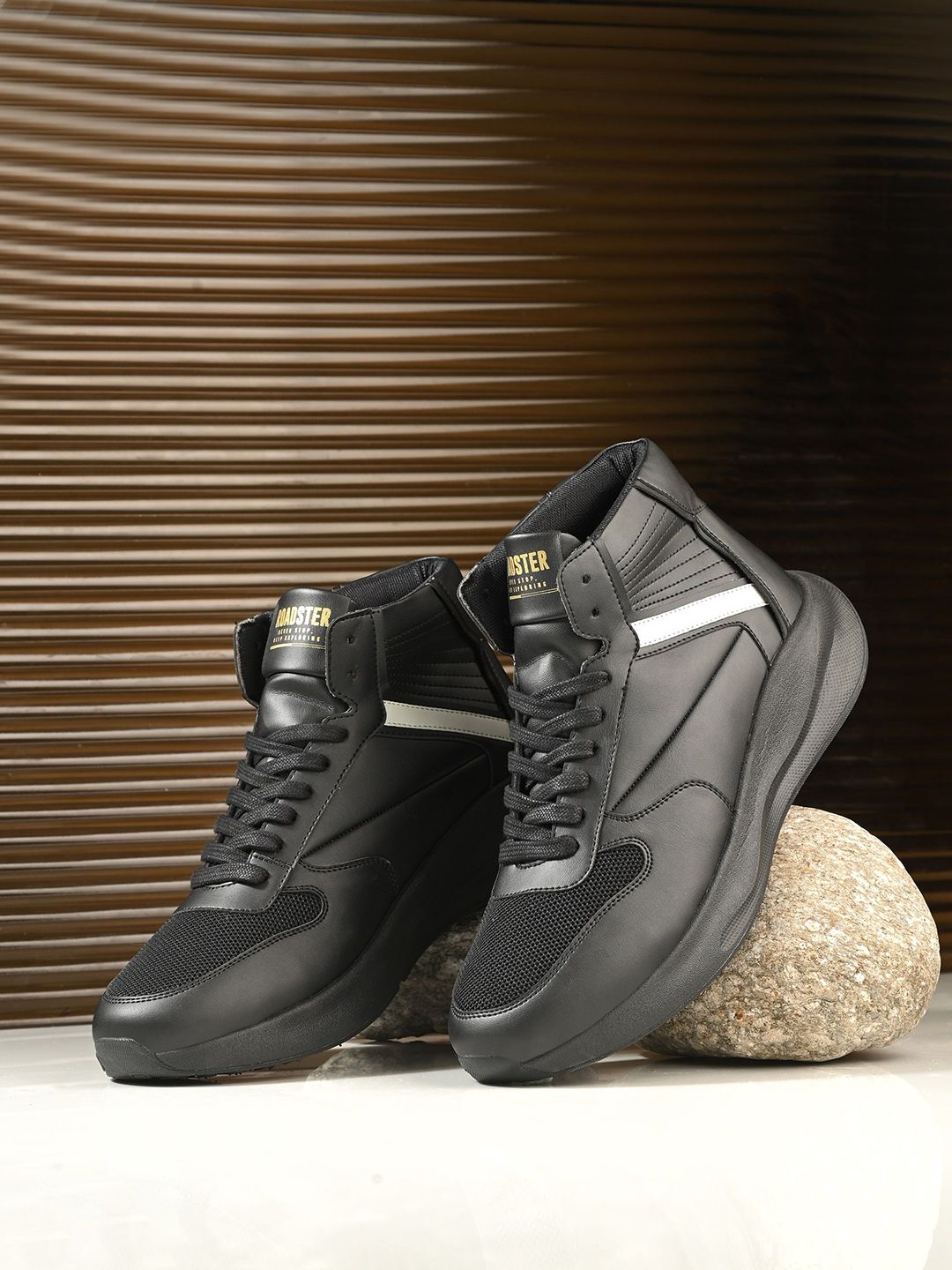 The Roadster Lifestyle Co Men Colourblocked Memory Foam Running Shoes