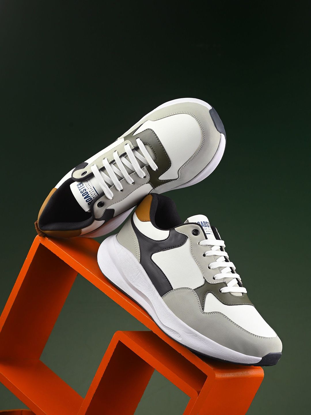 The Roadster Lifestyle Co Men Colorblocked Antiskid Training Shoes