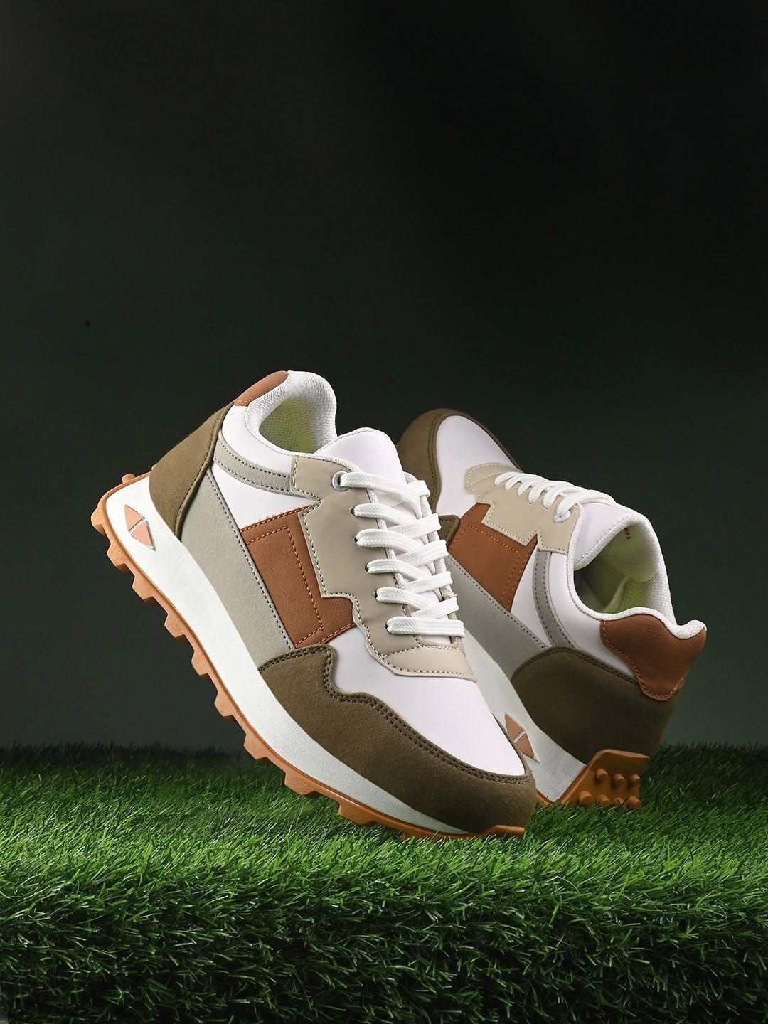 The Roadster Lifestyle Co Men Colourblocked Casual Sneakers