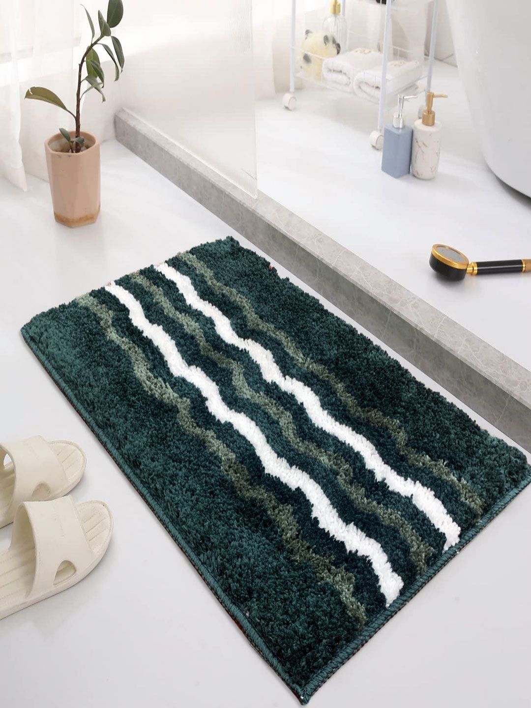 LUXEHOME INTERNATIONAL Green & White Textured 1400 GSM Bath Rugs