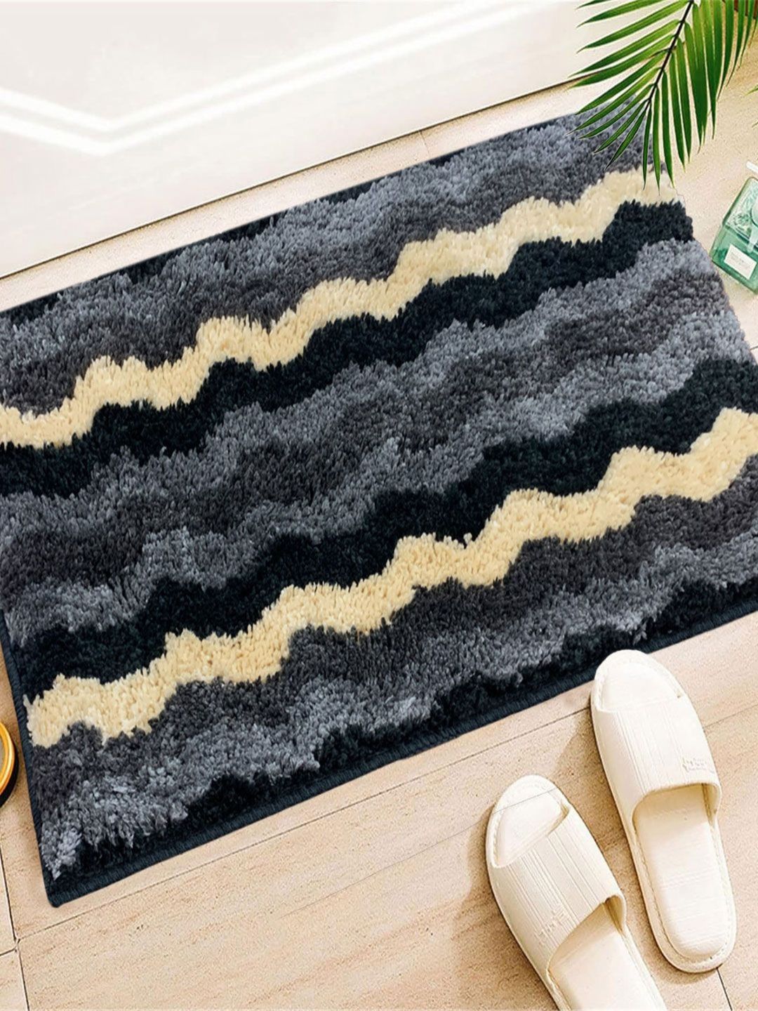 LUXEHOME INTERNATIONAL Grey Melange & Beige Colourblock Anti- Skid Bath Rug