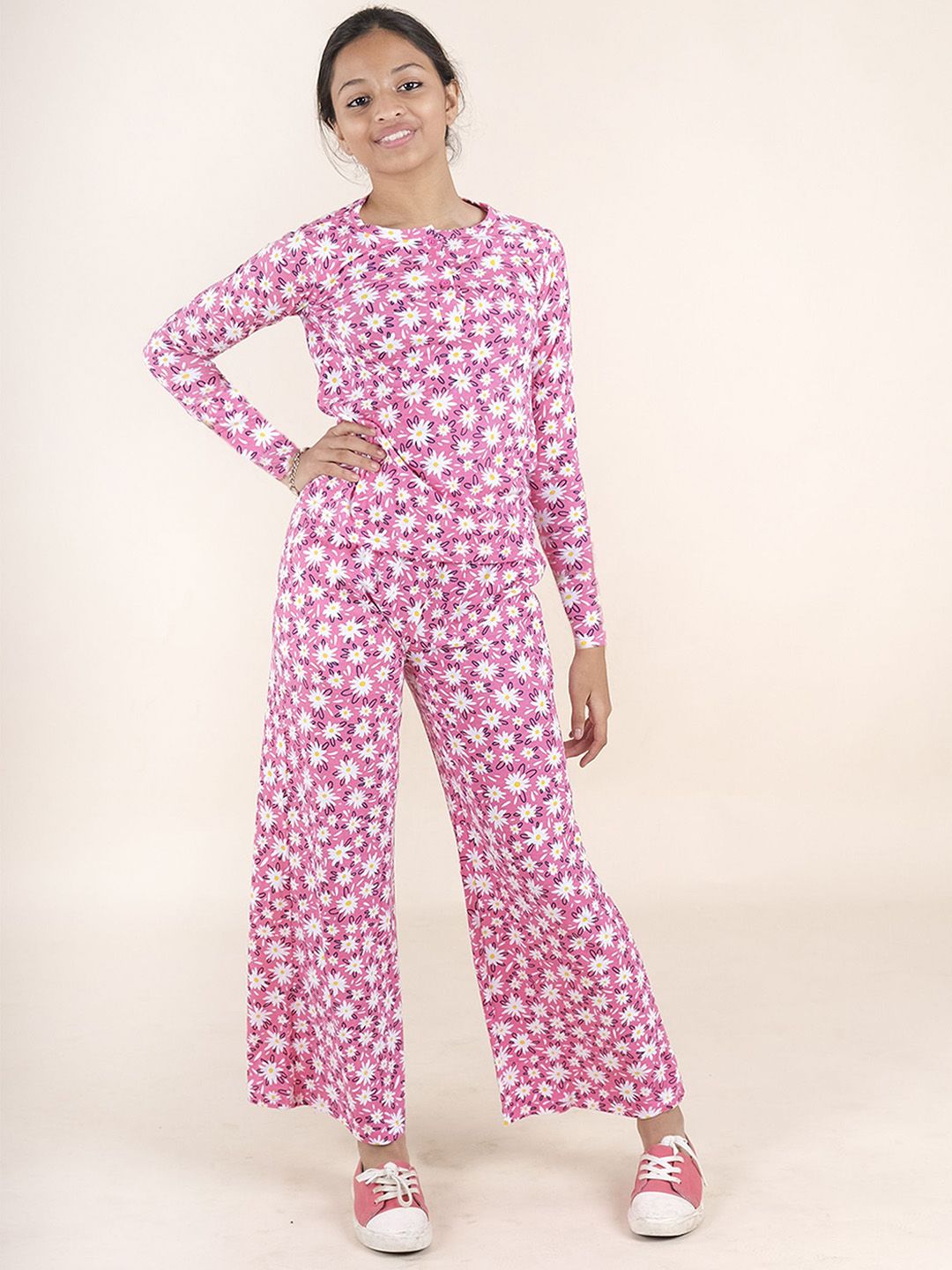 KiddoPanti Girls Printed Night suit