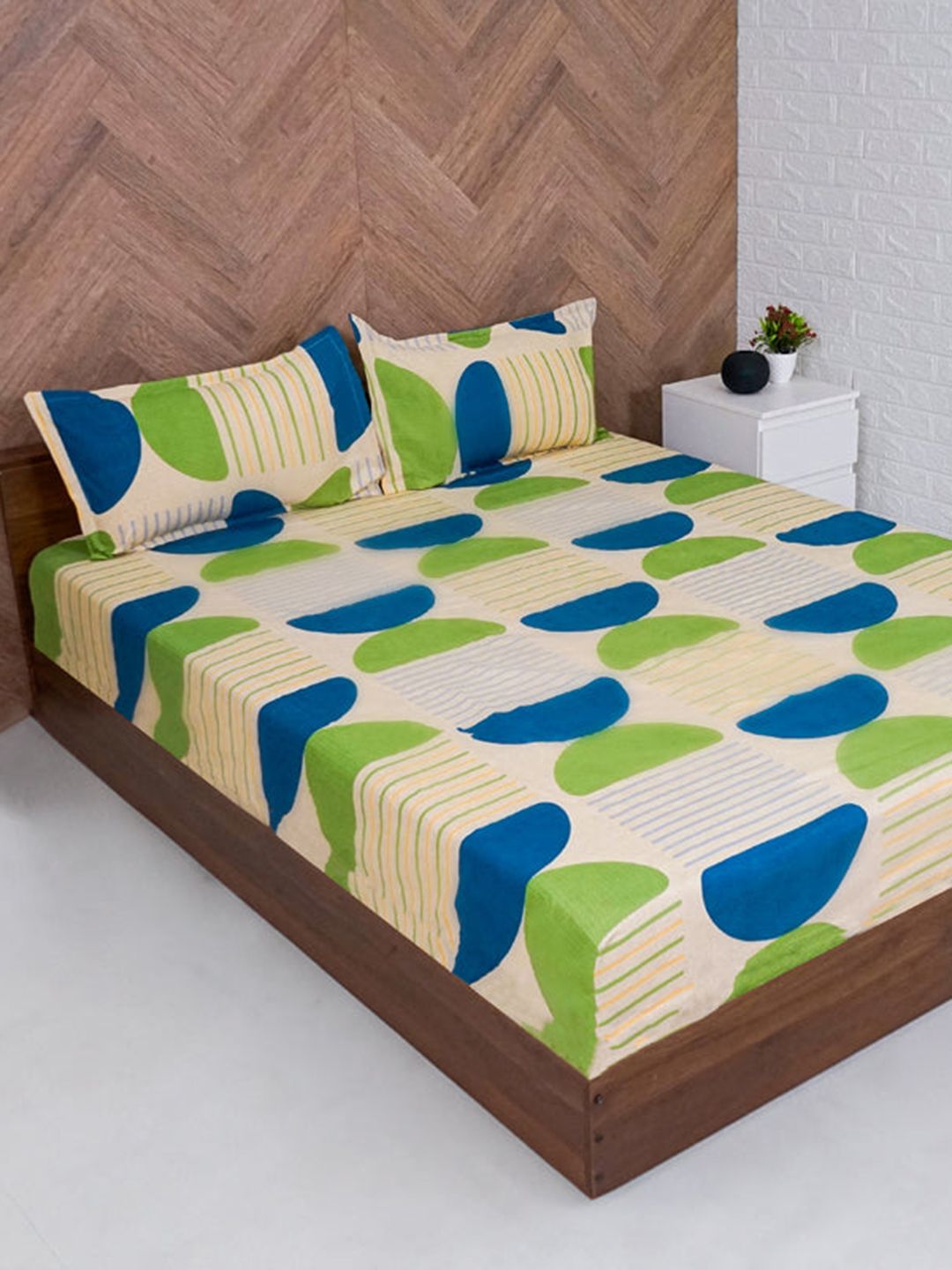 Aura Blue Geometric Microfiber 210 TC Queen Bedsheet with 2 Pillow Covers-90 x 100 inches