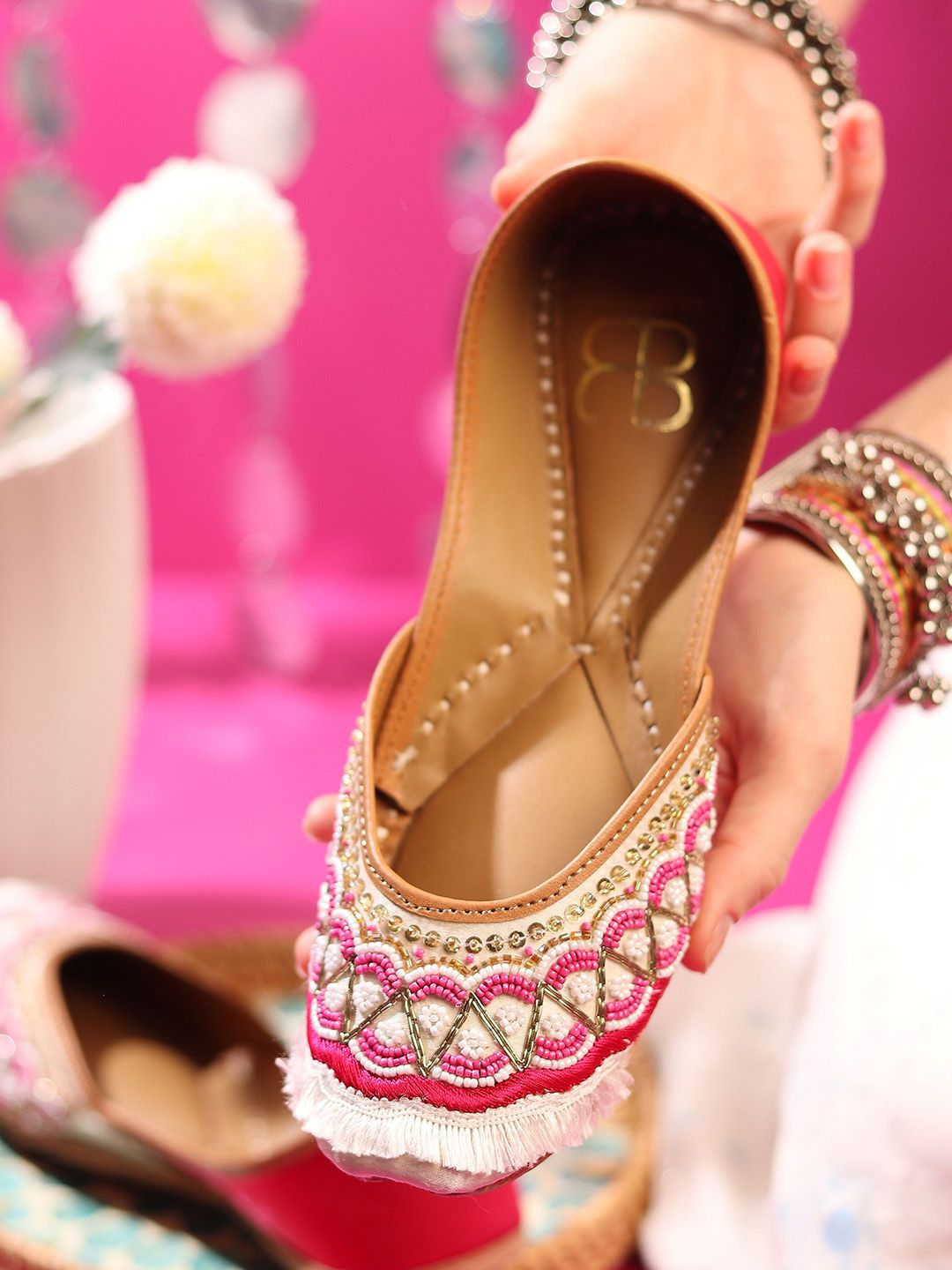 GLAM STORY Women Embellished Ethnic Mojaris Flats