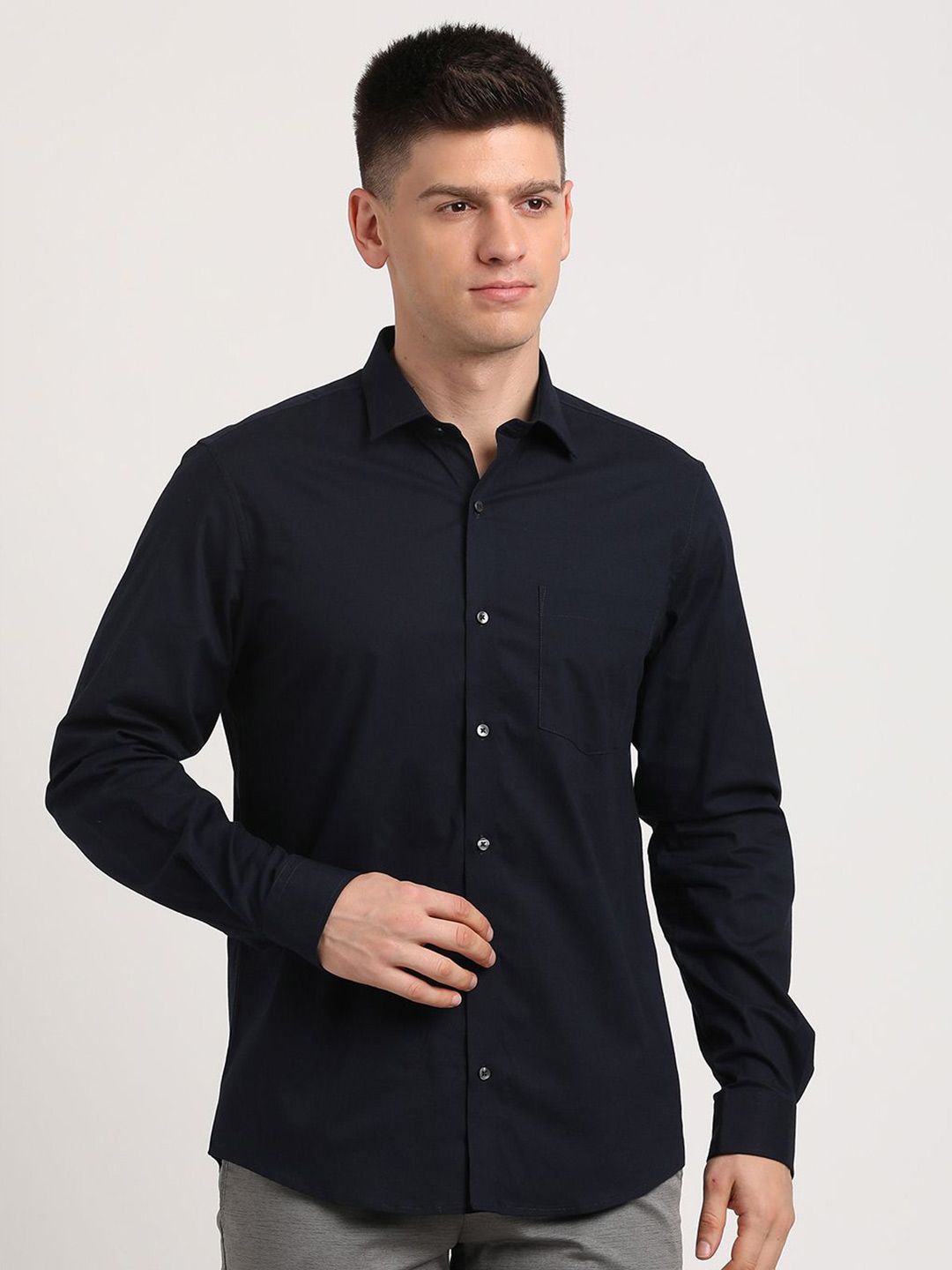 Turtle Men Standard Slim Fit Spread Collar Solid Cotton Formal Shirt