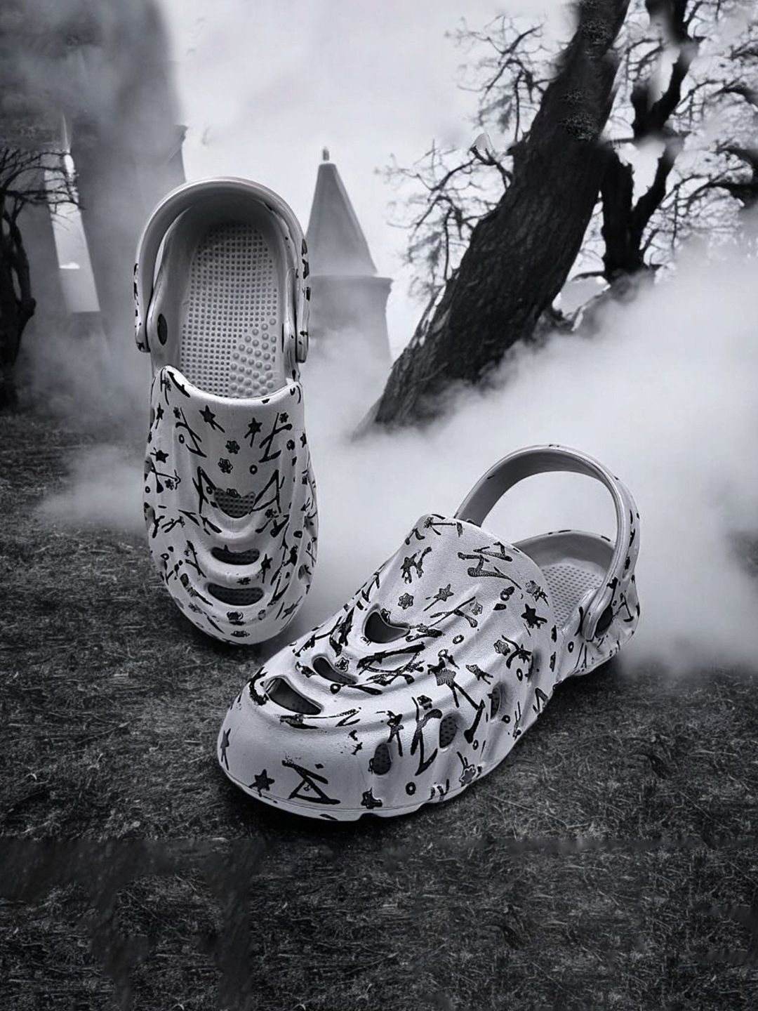 KAPYANSH Men Printed Rubber Clogs