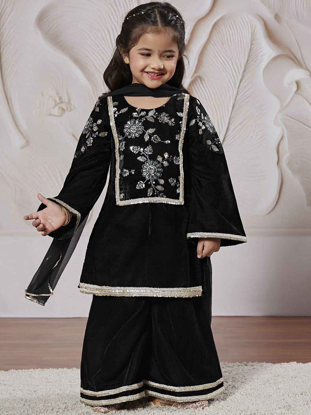VASTRAMAY Girls Floral Embroidered Regular Sequinned Velvet Kurta With Palazzos & Dupatta
