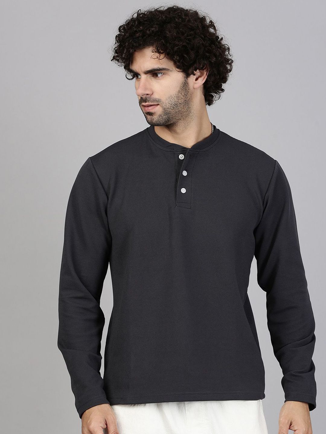 MADSTO Men Solid Henley Neck T-shirt
