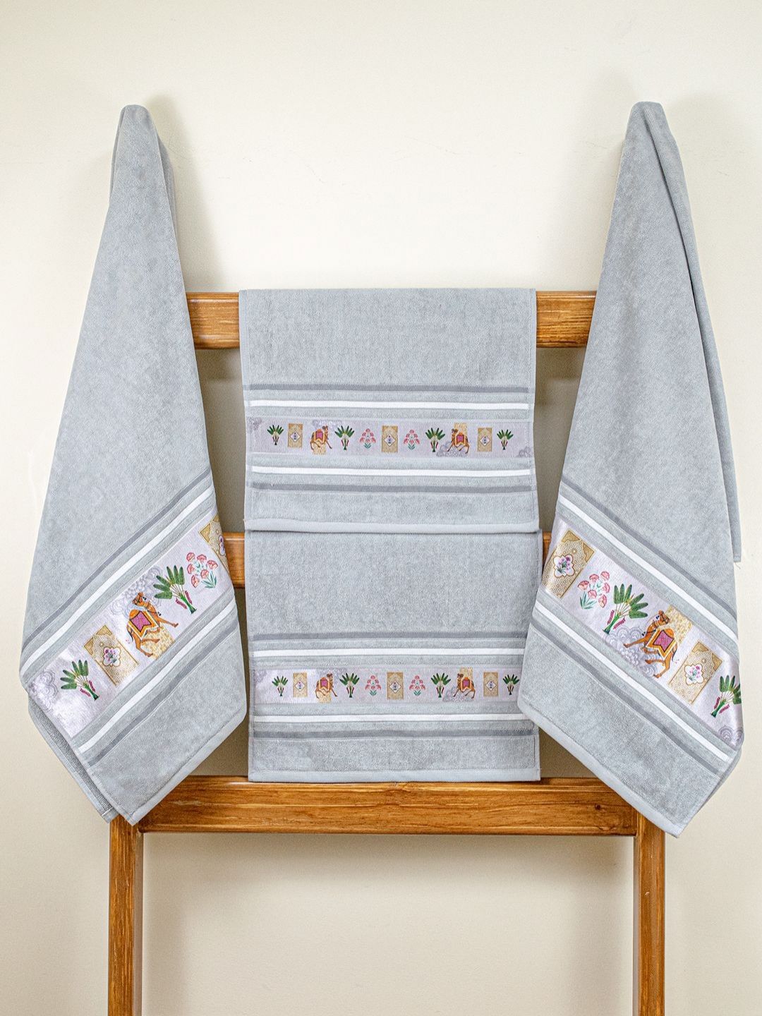 RANGOLI Grey & White 4 Pieces Printed Pure Cotton 460 GSM Towel Set