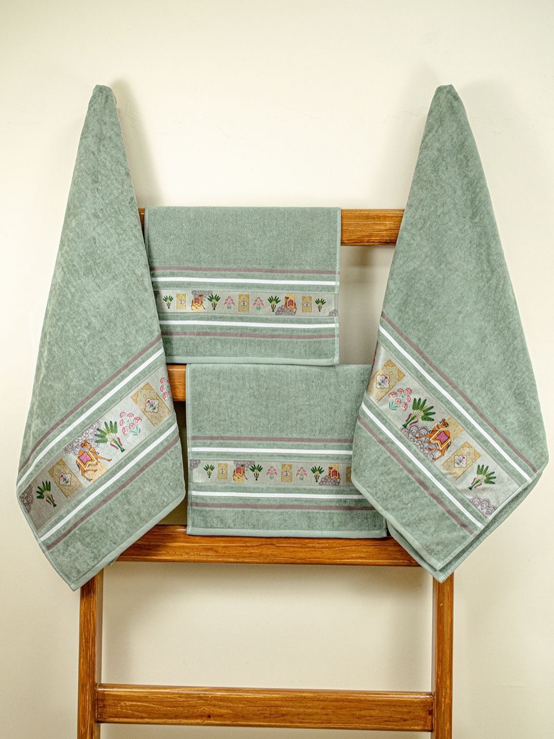 RANGOLI Green & White 4 Pieces Printed Pure Cotton 460 GSM Towel Set