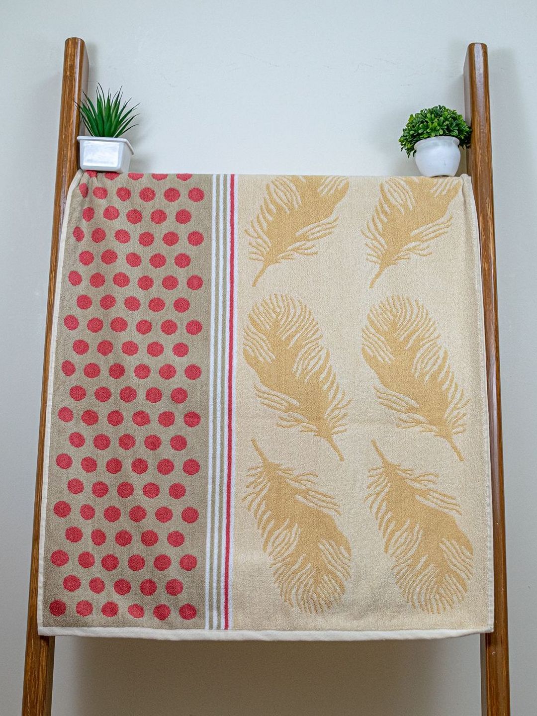 RANGOLI Beige & Red Printed Pure Cotton 460 GSM Bath Towel