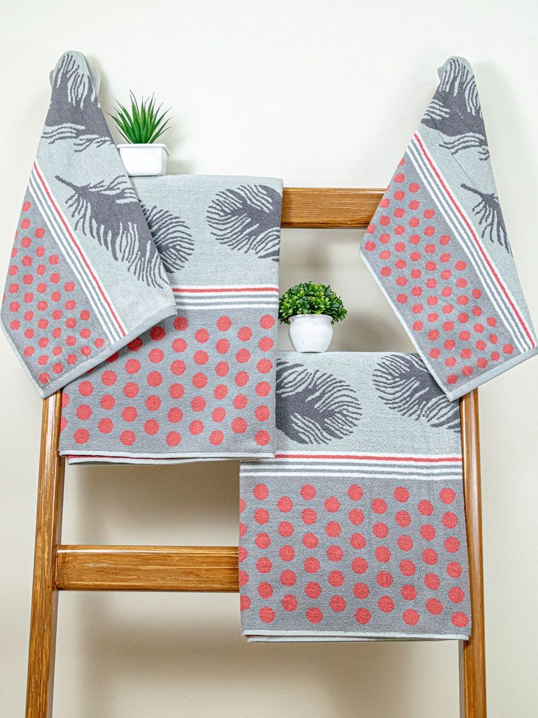 RANGOLI Grey & White 4 Piece Printed Cotton 450 GSM Towel Set