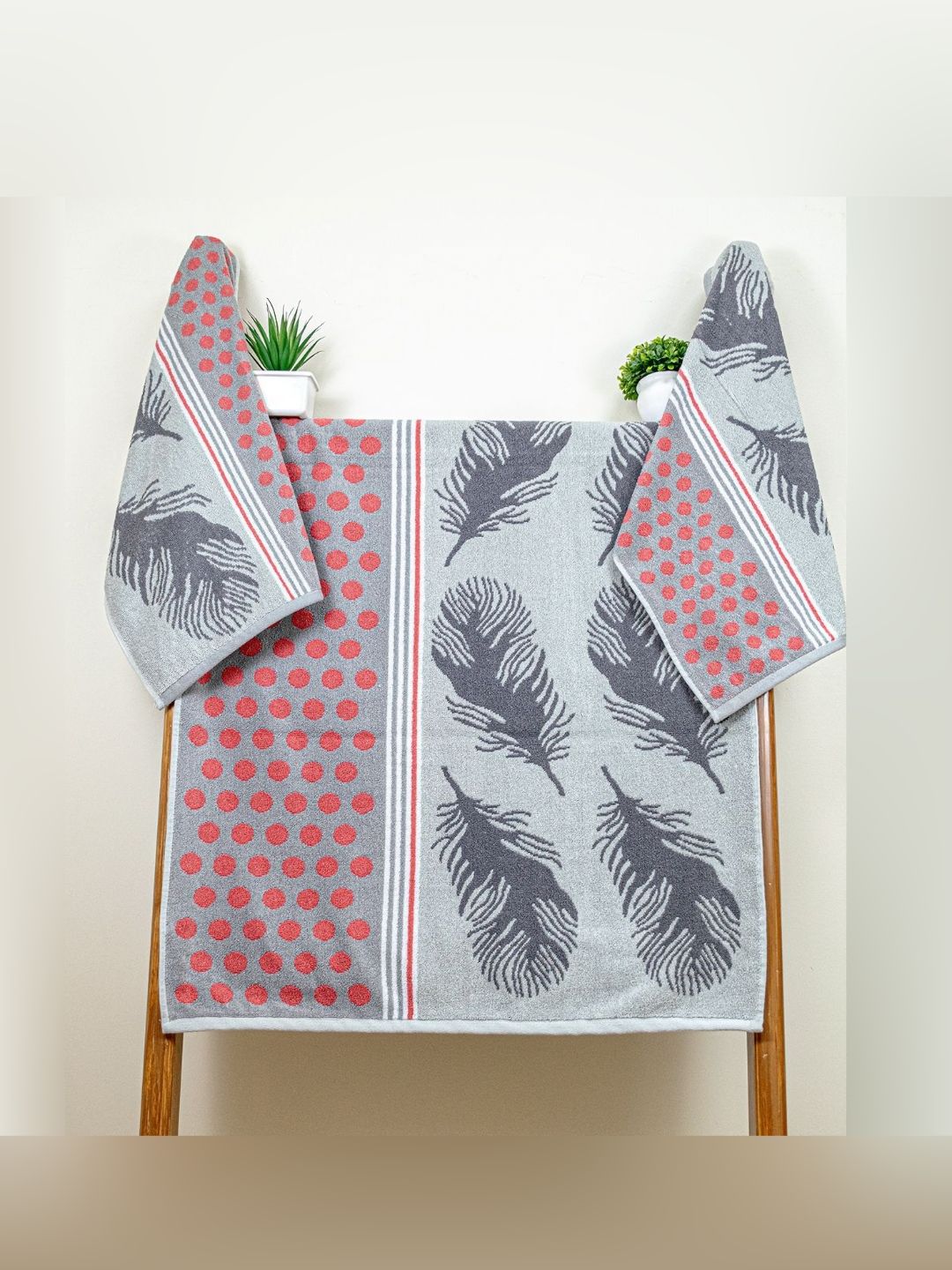 RANGOLI Grey & Peach-Coloured 3 Piece Printed Cotton 450 GSM Towel Set