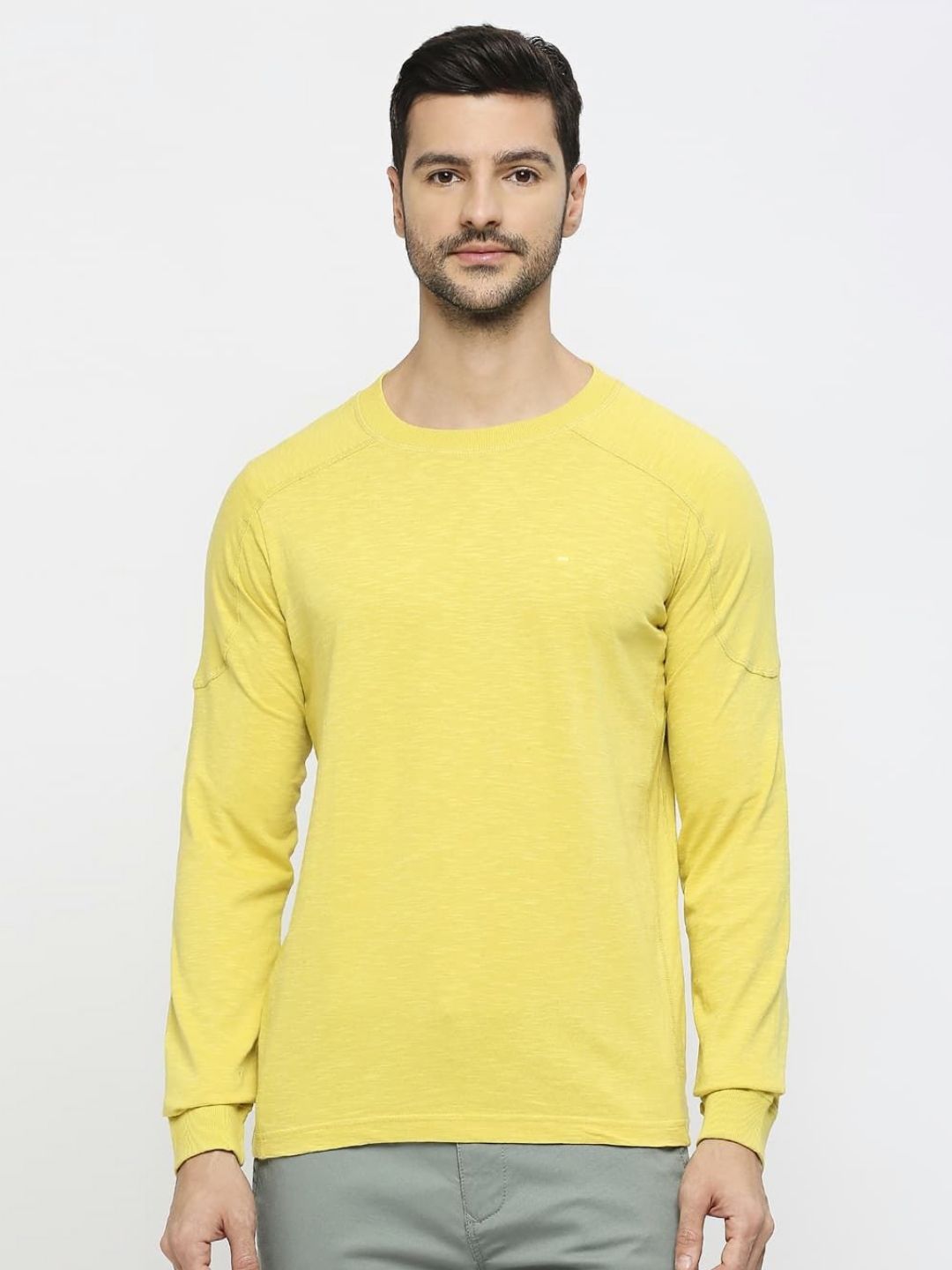 Basics Men Solid Round Neck Cotton Slim Fit T-shirt