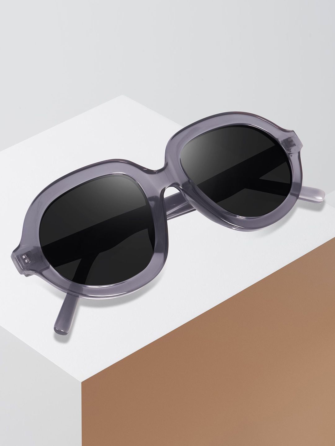 Peter Jones Eyewear Unisex Oversized Sunglasses with UV Protected Lens