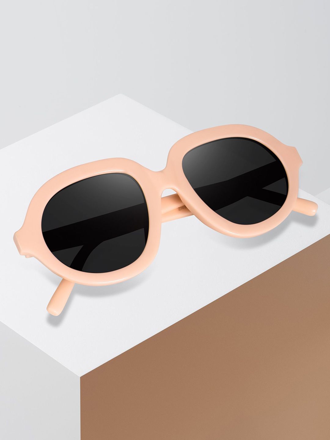 Peter Jones Eyewear Unisex Oversized Sunglasses with UV Protected Lens ZN3815CR-Cream