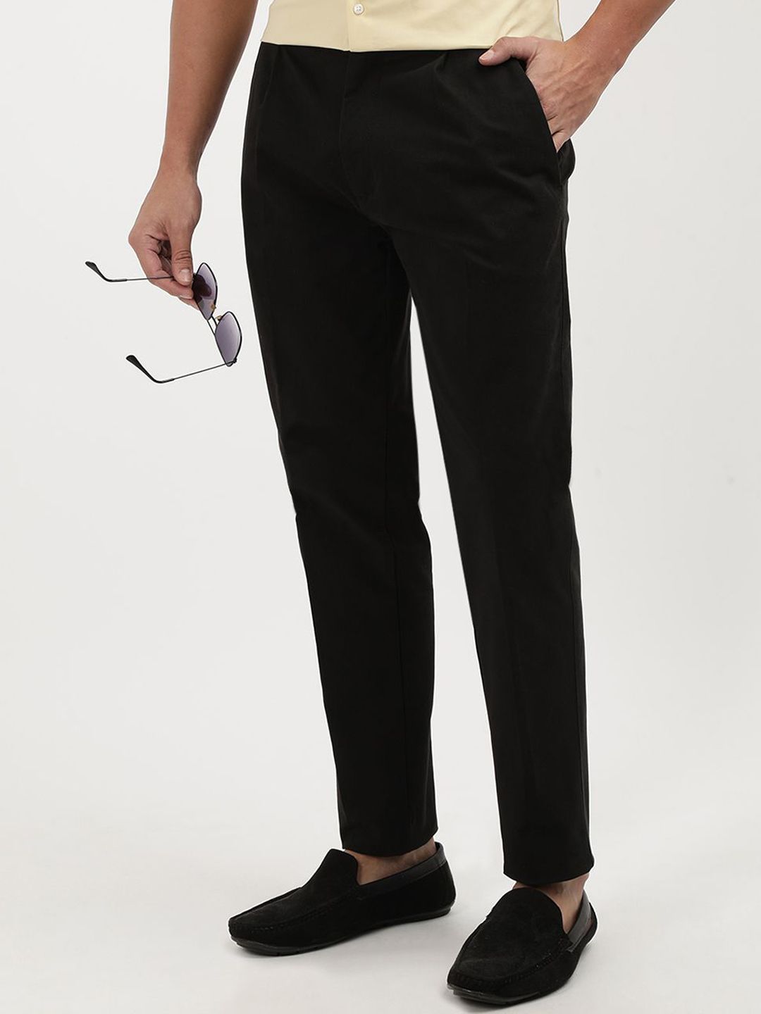 Calvin Klein Jeans Men Tapered Fit Mid-Rise Flat-Front Chinos Trousers