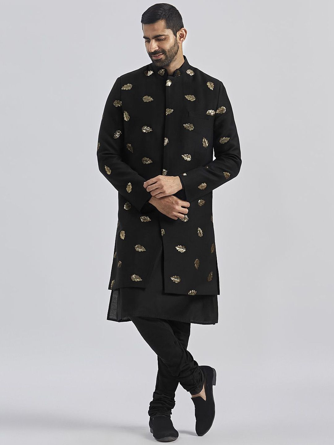 VASTRAMAY Men Sequin Mandarin Collar Embroidered Sherwani Set
