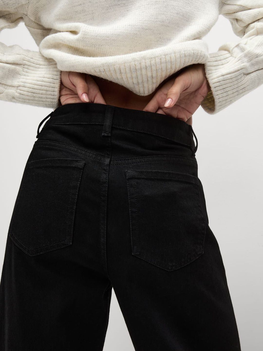 Mid Rise Relaxed Barrel Fit Jeans