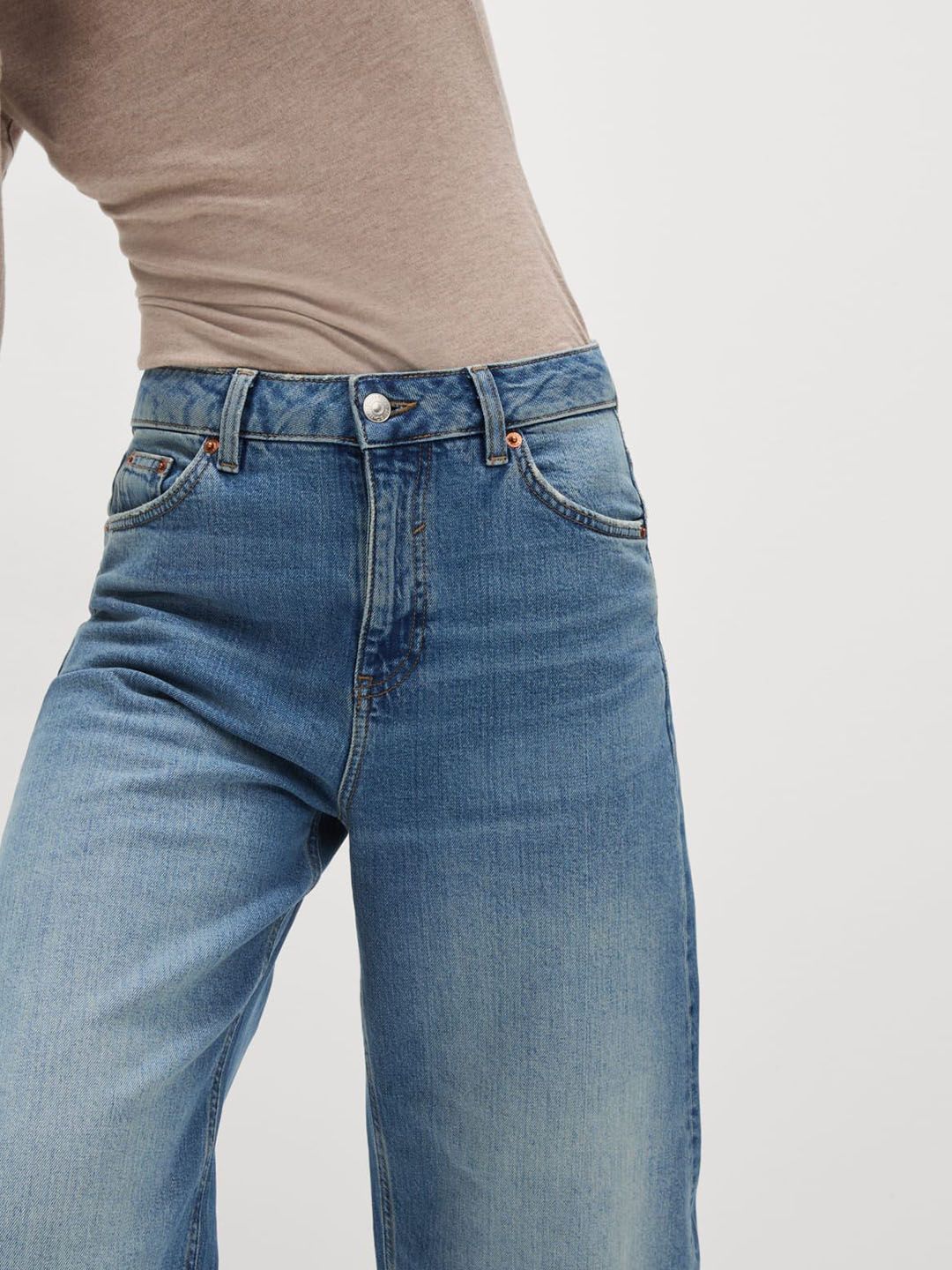 Mid Rise Relaxed Horseshoe Jeans