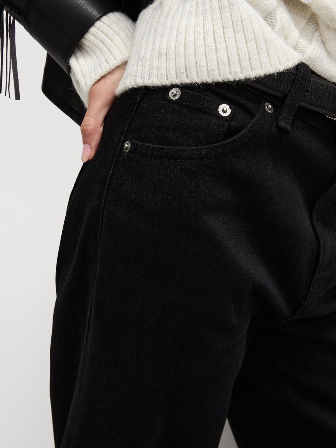 Mid Rise Relaxed Barrel Fit Jeans