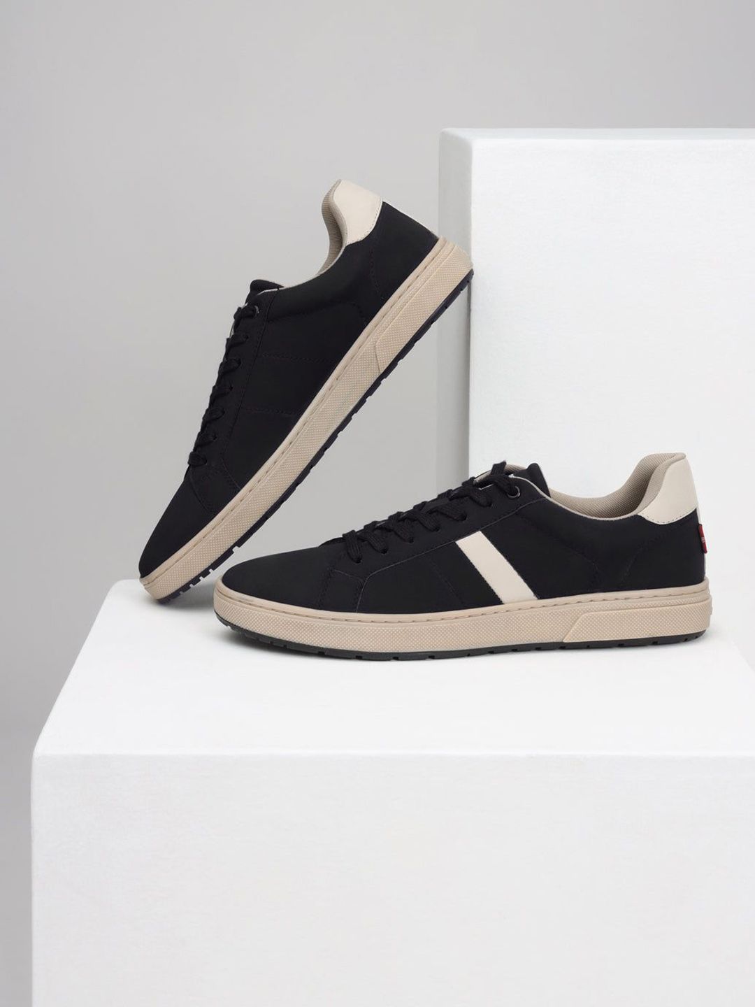 Levis Men's Black Colorblock Sneakers