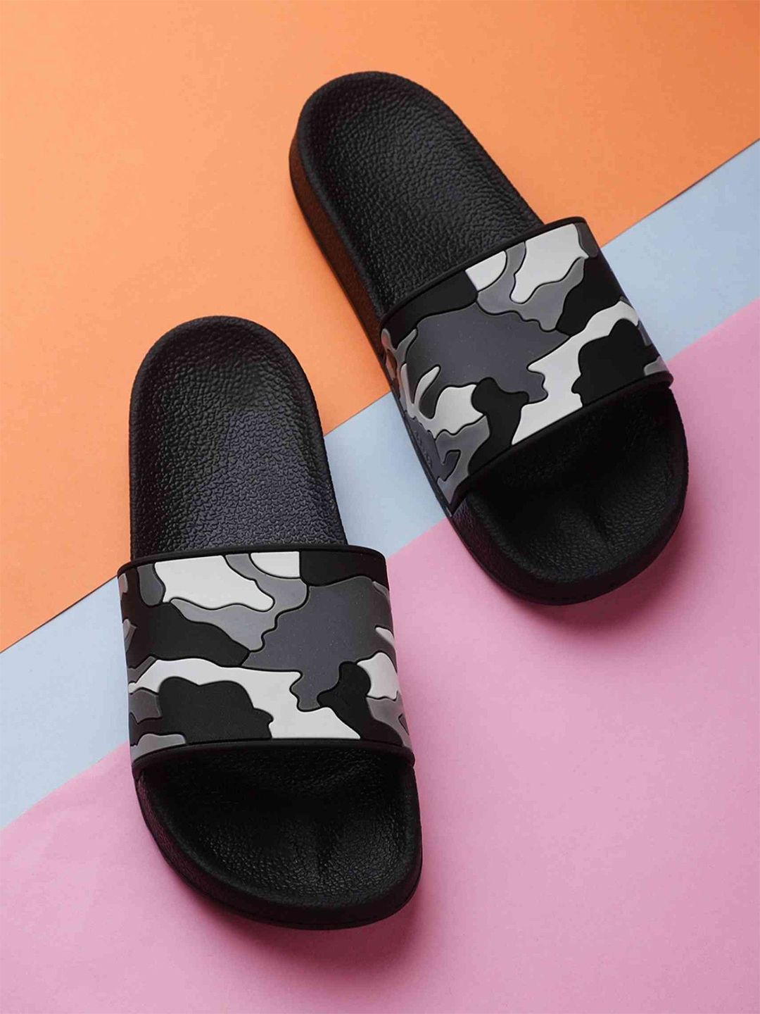 KAPYANSH Men Printed Rubber Sliders