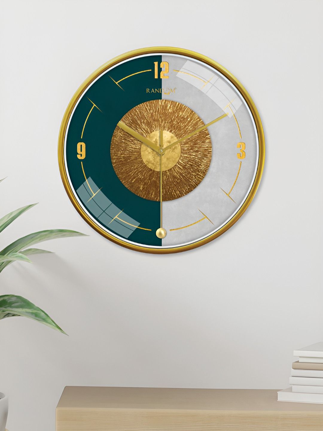 RANDOM RANDOM Brown Plastic Silent Clock Round Battery Analogue Wall Clock-30.5cm
