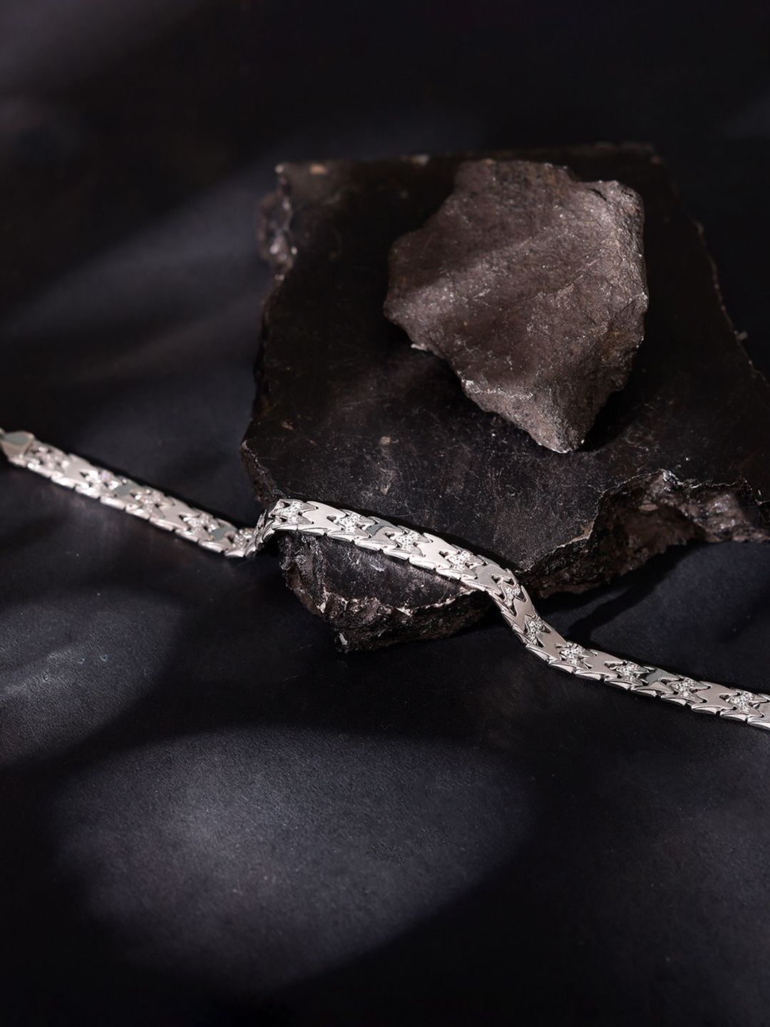 GIVA Men Sterling Silver Rhodium-Plated Link Bracelet deal from myntra