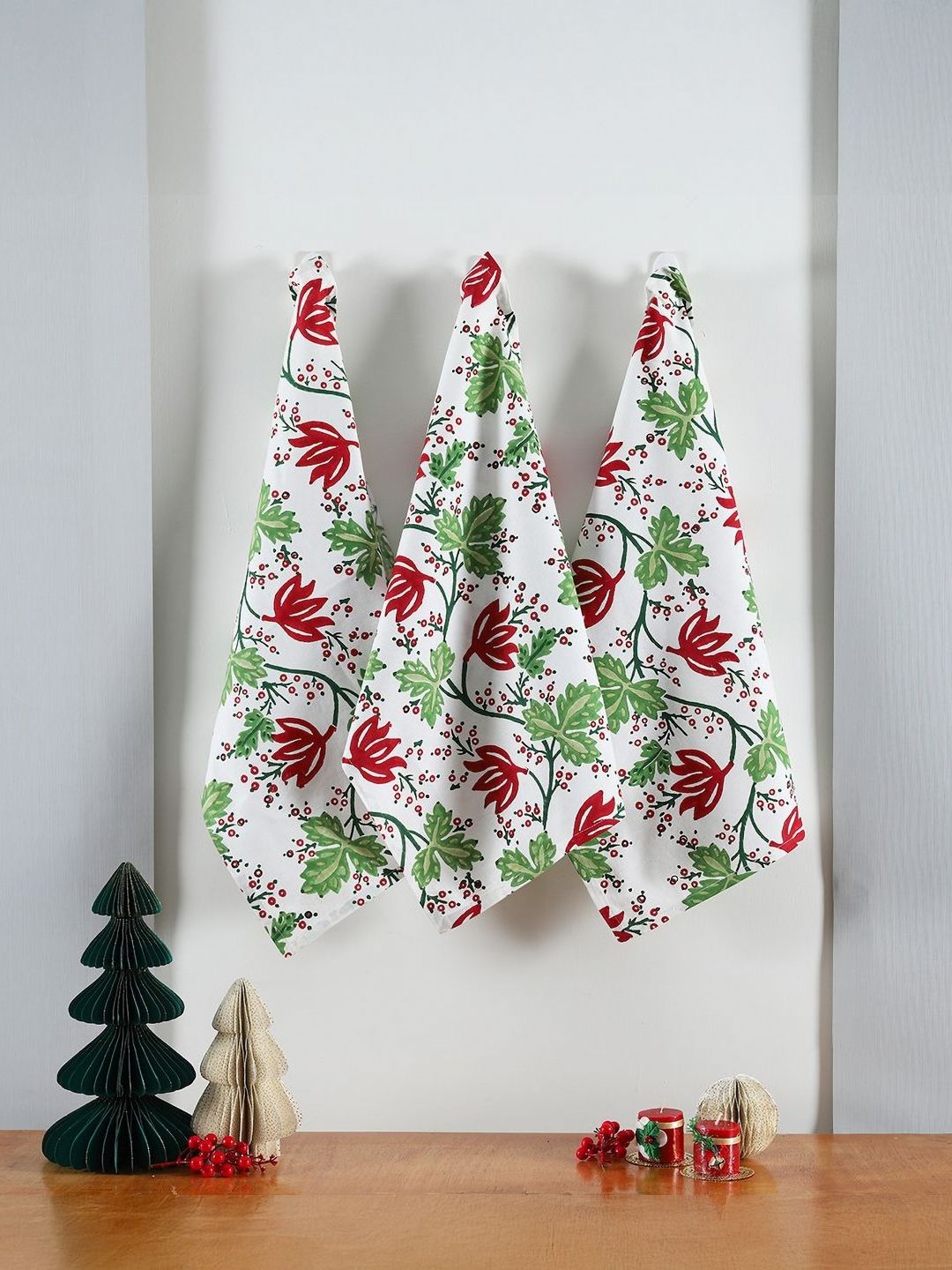 Ratan Cart 3Pcs White & Red Printed Cotton Kitchen Towels