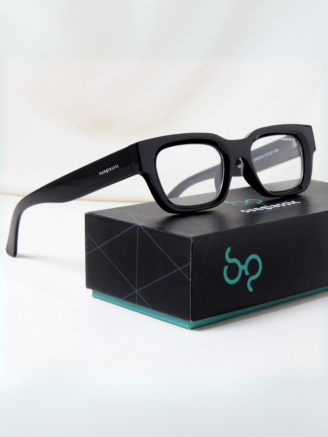 SUNGLASSIC Unisex Square Sunglasses with UV Protected Lens