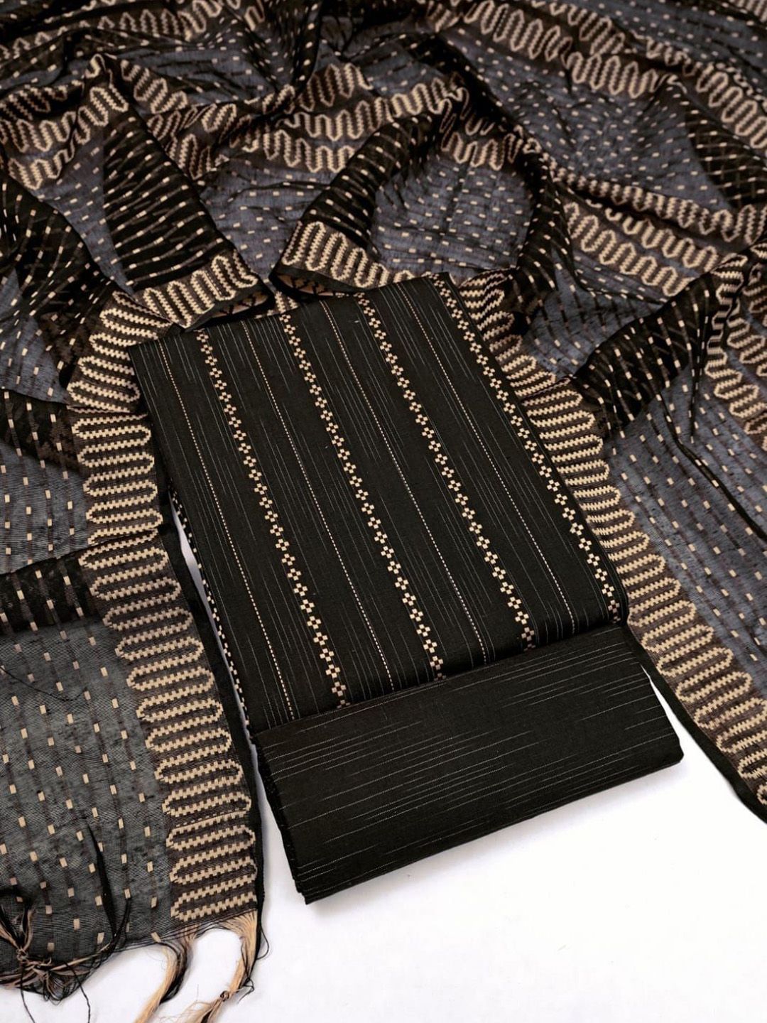 Suha Unstitched Dress Material