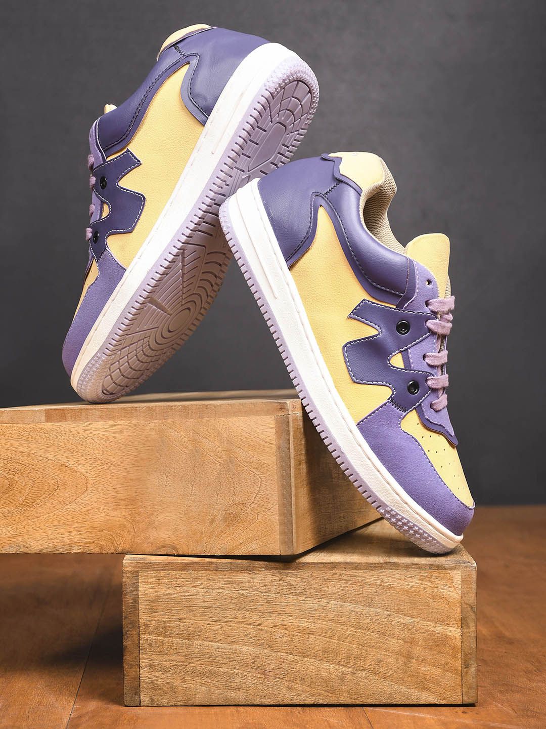 CLOG LONDON Men Colourblocked Sneakers