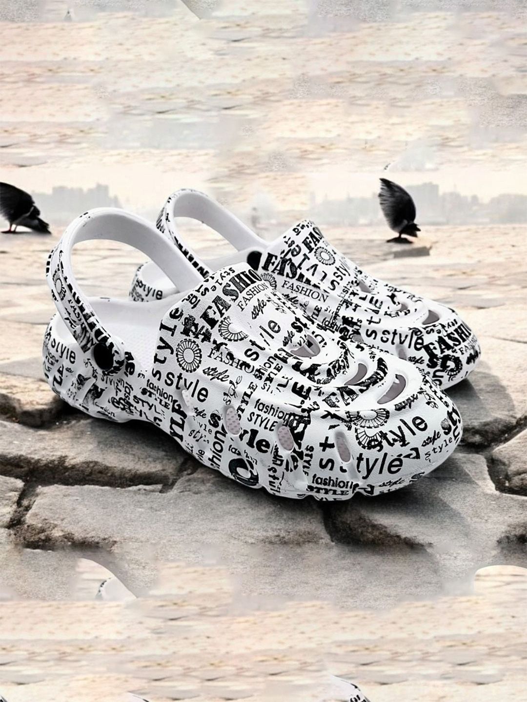 KAPYANSH Men Printed Rubber Clogs