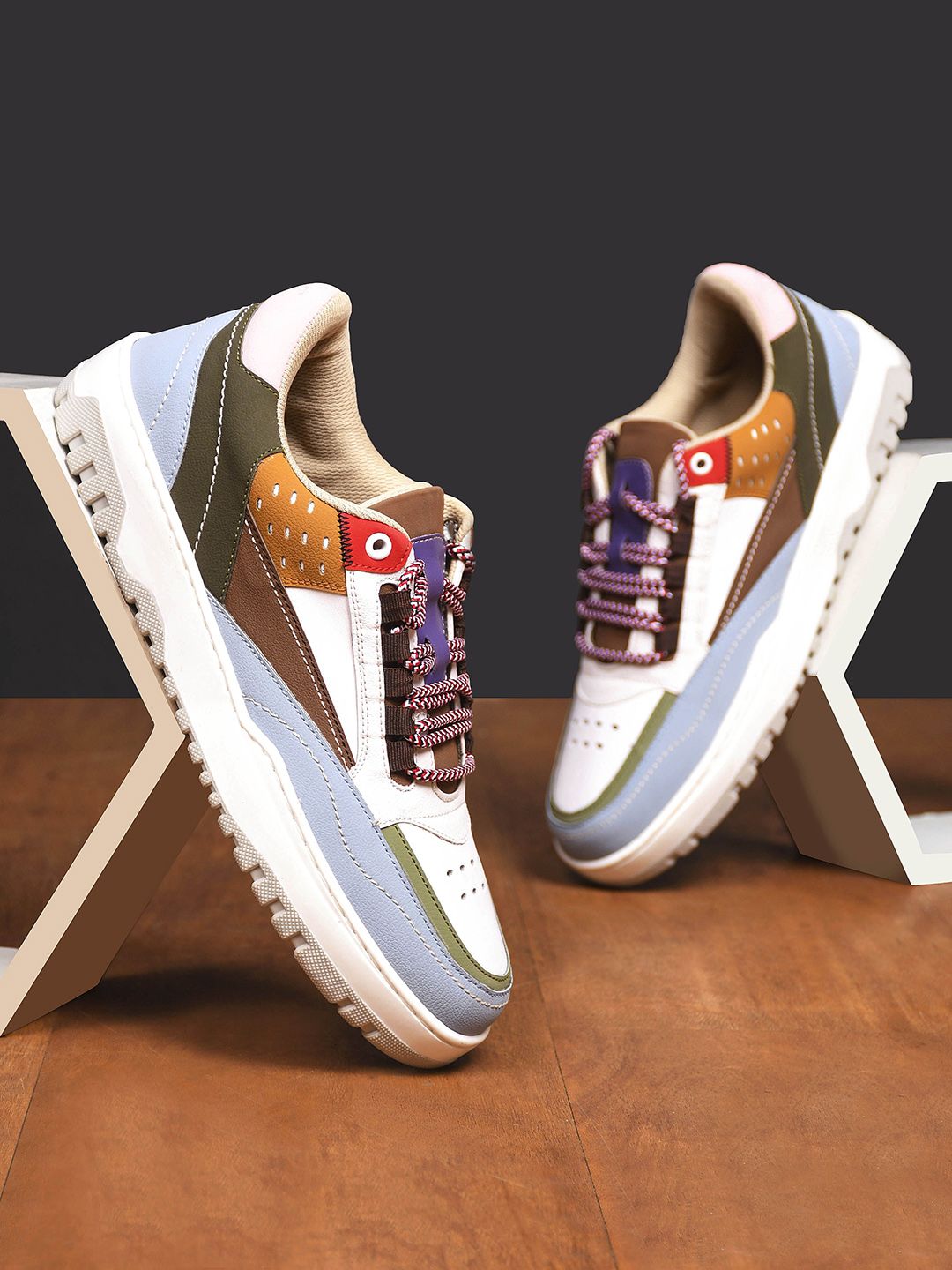 CLOG LONDON Men Colourblocked Sneakers