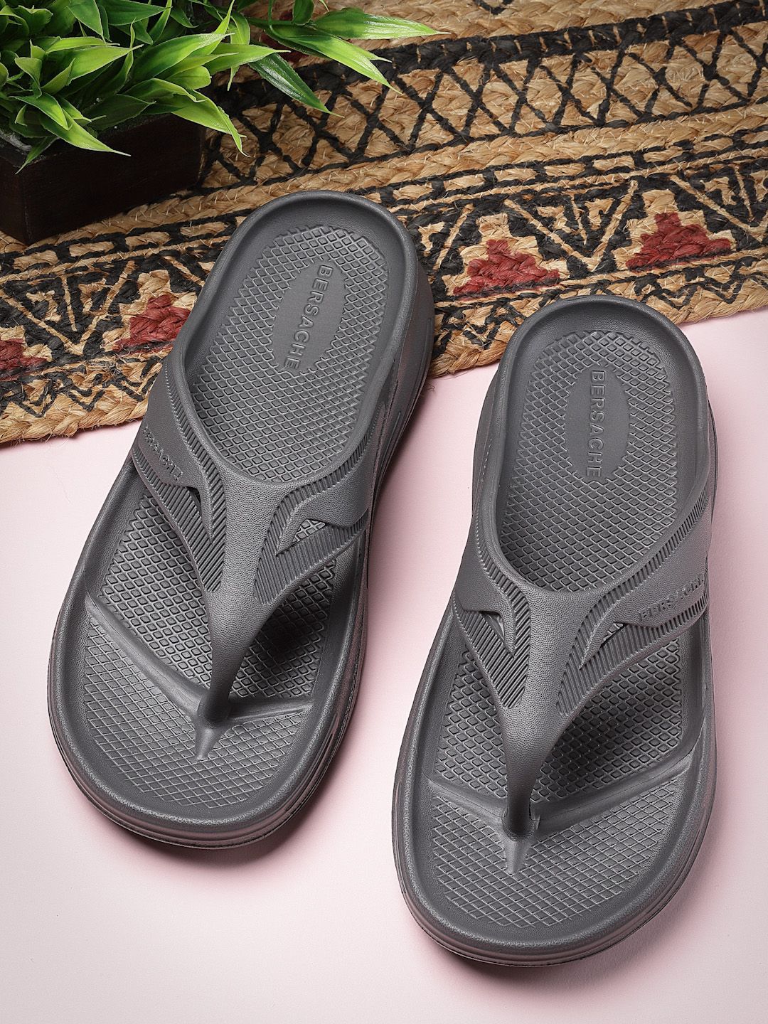 BERSACHE Men Ultra Soft Rubber Thong Flip-Flops