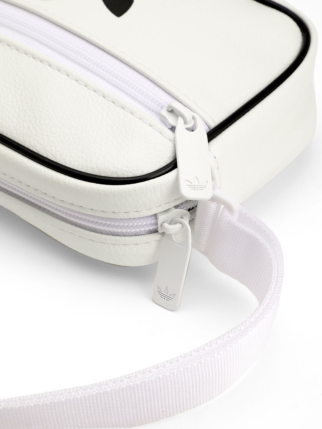 Buy ADIDAS Originals Unisex Adicolor Classic Mini Airliner Brand Logo Print  Messenger Bag - Messenger Bag for Unisex 31007593 | Myntra