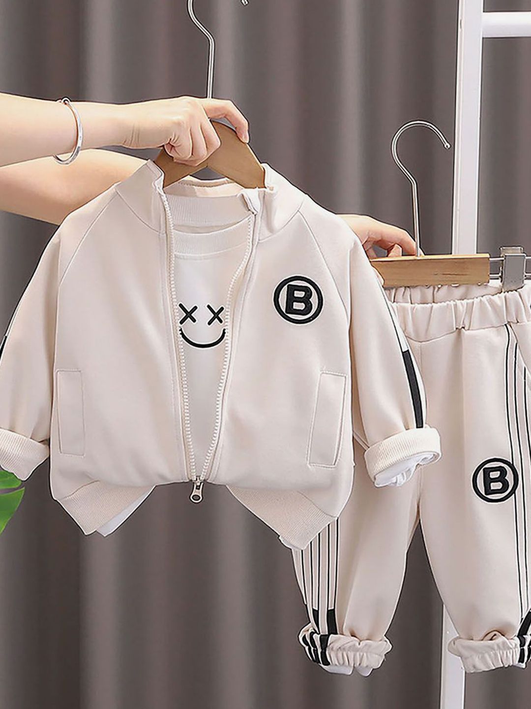 Little Surprise Box LLP Kids Printed Jacket T-Shirt & Joggers Clothing Set