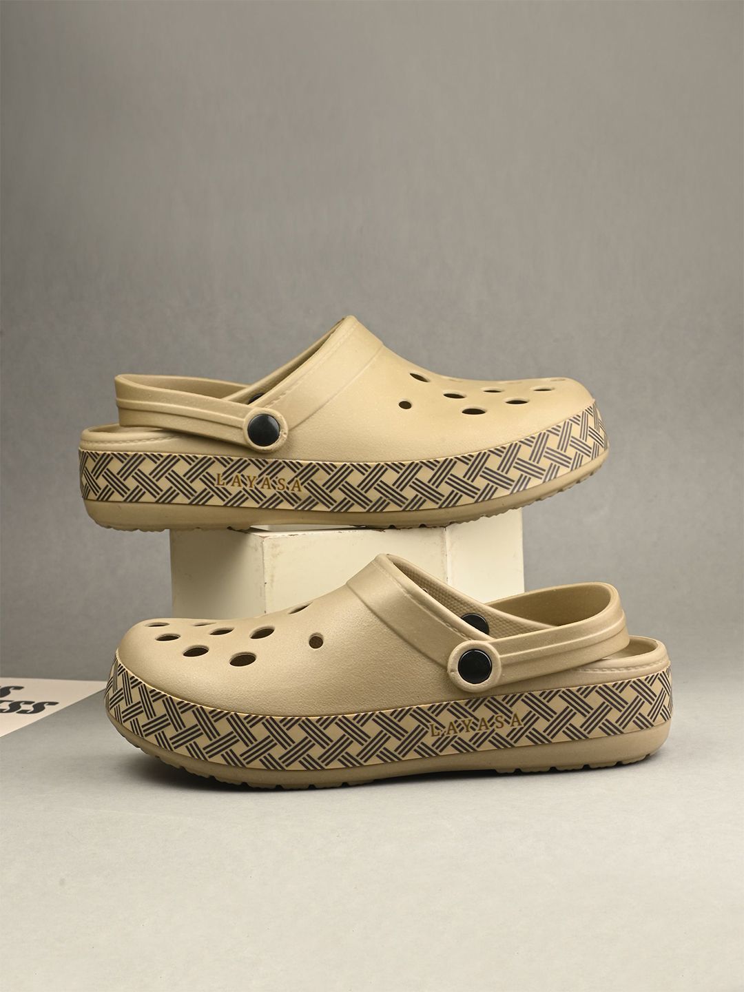 Layasa Men Croslite Clogs