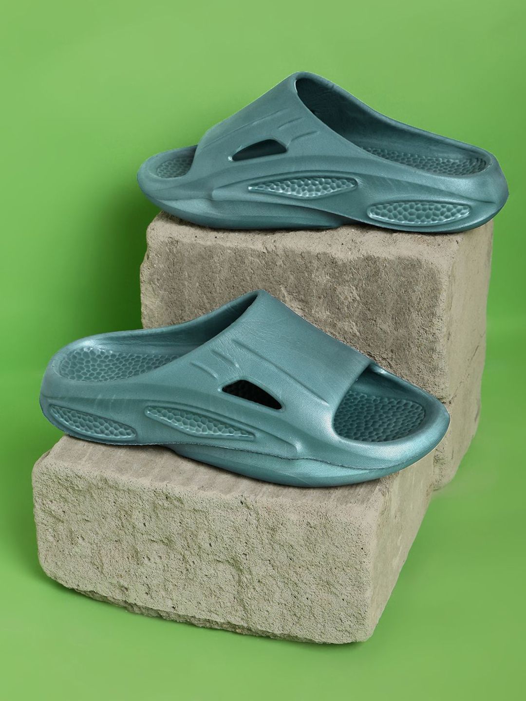 The Roadster Lifestyle Co Men Croslite Sliders