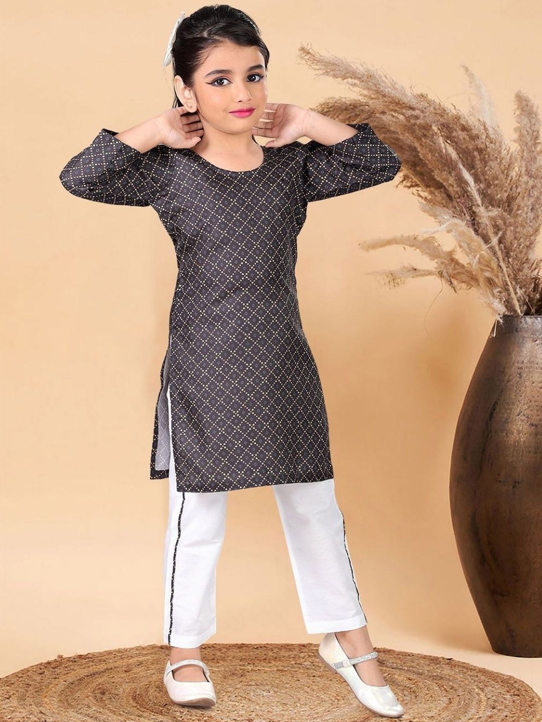 Pehanaava Girls Geometric Printed Cotton Straight Kurta With Trouser